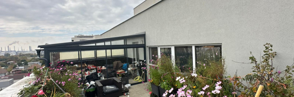 DVE TERASY, ZIMNÁ ZÁHRADA A VÝHĽAD NA CELÉ PODUNAJSKÉ BISKUPICE.