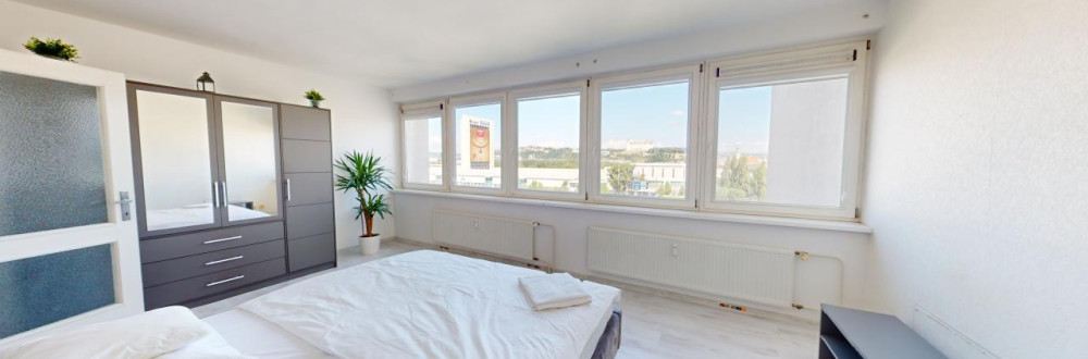 TOP MAKLÉR ponúka byt s výhľadom na HRAD, UFO a STARÉ MESTO - vhodné na AIRBNB