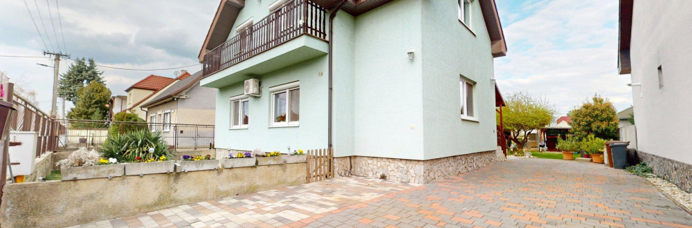 TOP MAKLÉR ponúka veľký rodinný dom na pozemku s potenciálom