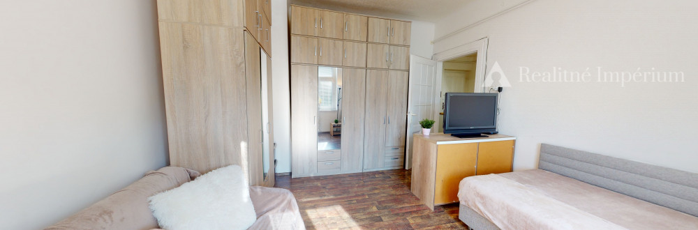 REALITNÉ IMPÉRIUM ponúka priestranný 2 izbový byt v blízkosti VIVO, CENTRAL, LAKESIDE Park + BONUS obrovský uzavretý súkromný dvor