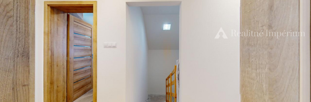 5 izbový rodinný dom v súkromnej časti Mokráň Záhon