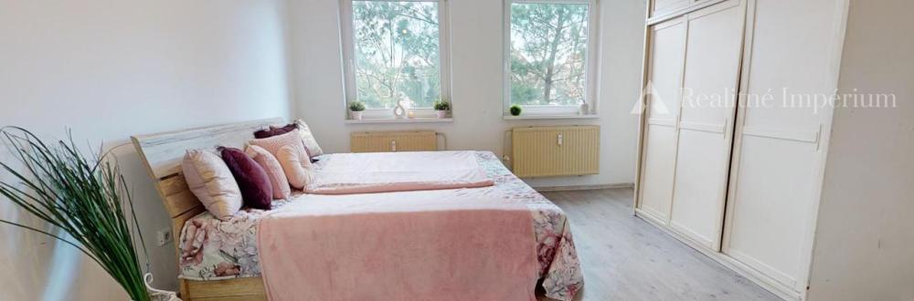 PREDANÉ - Veľký 4-izbový byt s prerobenou kúpeľňou