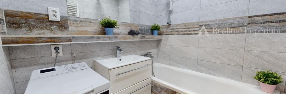 PREDANÉ - Veľký 4-izbový byt s prerobenou kúpeľňou