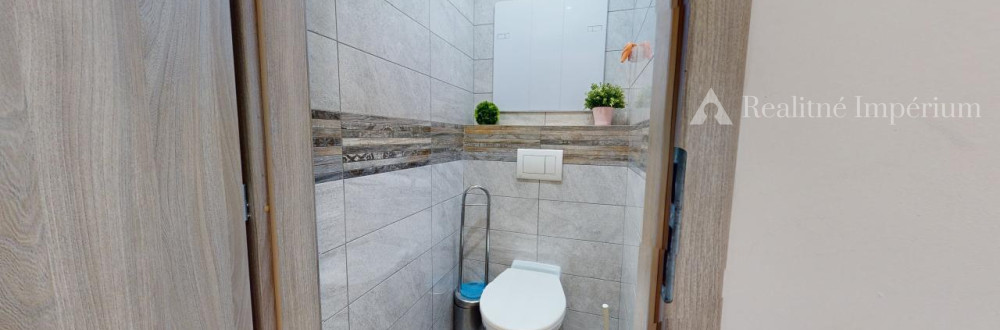 PREDANÉ - Veľký 4-izbový byt s prerobenou kúpeľňou