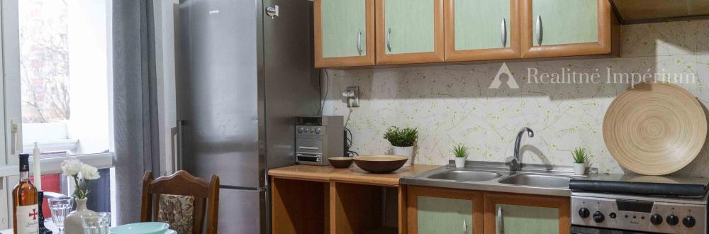 PREDANÉ - Veľký 4-izbový byt s prerobenou kúpeľňou