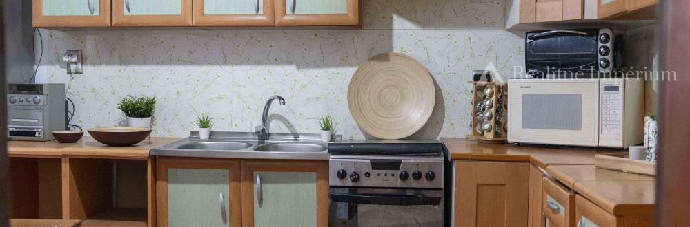 PREDANÉ - Veľký 4-izbový byt s prerobenou kúpeľňou