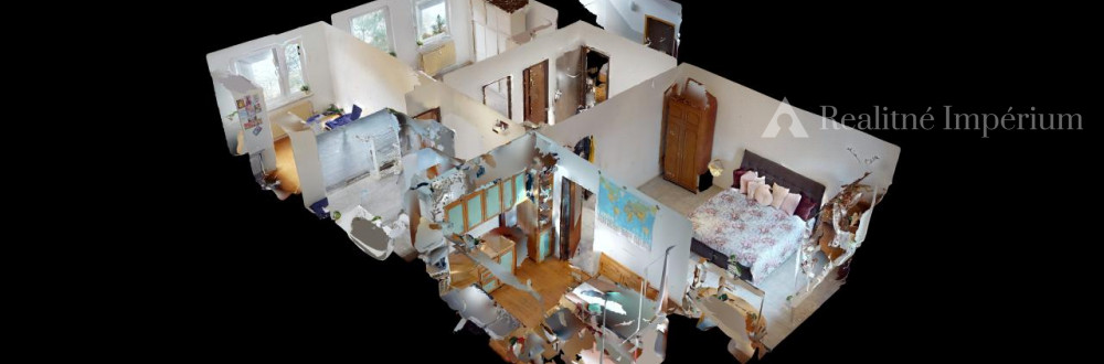 PREDANÉ - Veľký 4-izbový byt s prerobenou kúpeľňou