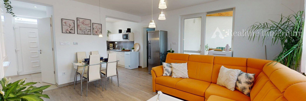 NA PREDAJ: Nádherný rodinný dom v Rajke – moderné bývanie