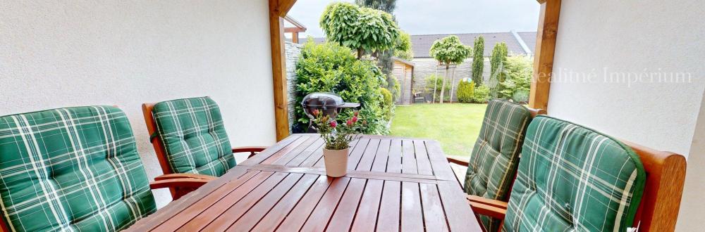 NA PREDAJ: Nádherný rodinný dom v Rajke – moderné bývanie