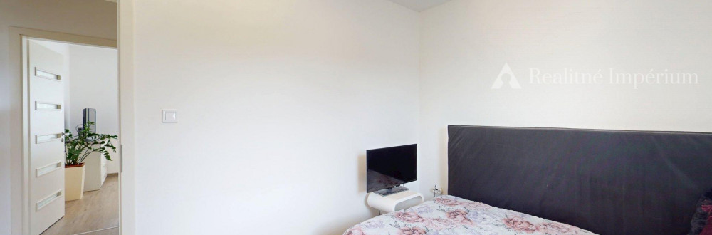 NA PREDAJ: Nádherný rodinný dom v Rajke – moderné bývanie