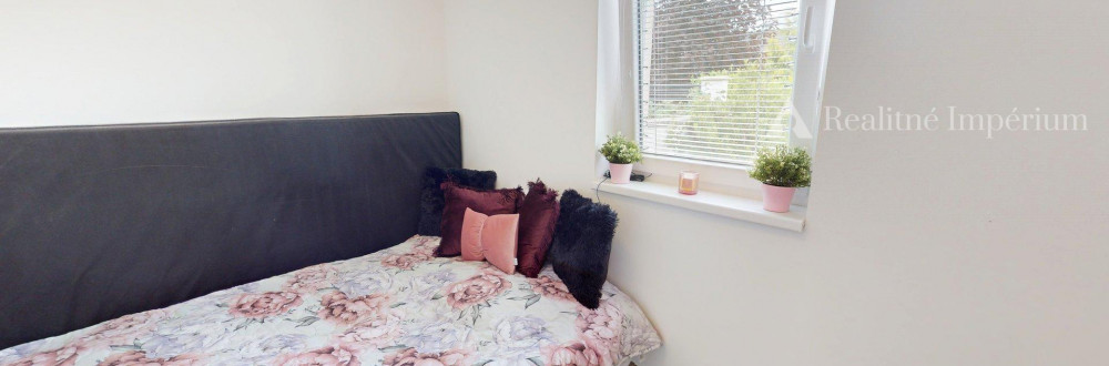 NA PREDAJ: Nádherný rodinný dom v Rajke – moderné bývanie