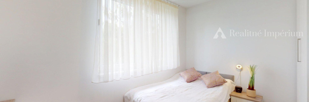 NA PREDAJ: Nádherný rodinný dom v Rajke – moderné bývanie