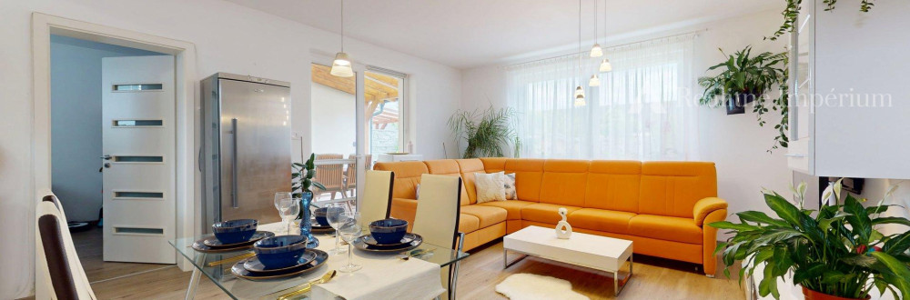 NA PREDAJ: Nádherný rodinný dom v Rajke – moderné bývanie