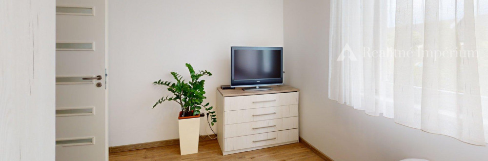 NA PREDAJ: Nádherný rodinný dom v Rajke – moderné bývanie