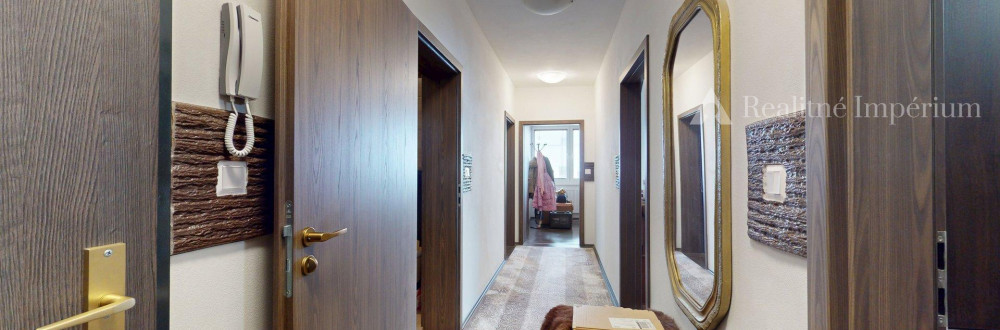 DVE TERASY, ZIMNÁ ZÁHRADA A VÝHĽAD NA CELÉ PODUNAJSKÉ BISKUPICE.