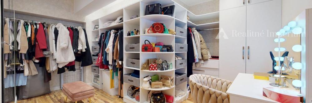 TOP MAKLÉR ponúka jedinečný 2-izbový mezonet, ktorý vás chytí za srdce – Rovinka, Hlavná ulica