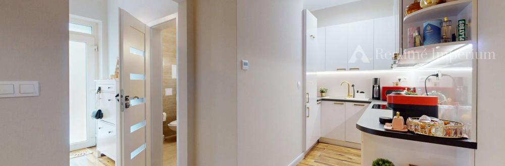 TOP MAKLÉR ponúka jedinečný 2-izbový mezonet, ktorý vás chytí za srdce – Rovinka, Hlavná ulica