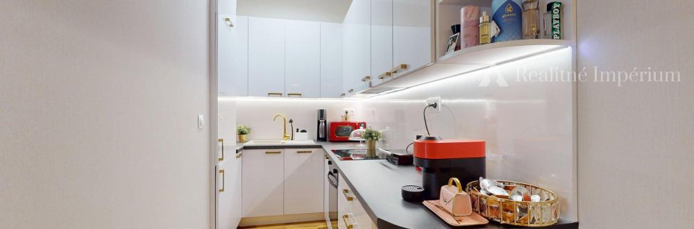 TOP MAKLÉR ponúka jedinečný 2-izbový mezonet, ktorý vás chytí za srdce – Rovinka, Hlavná ulica