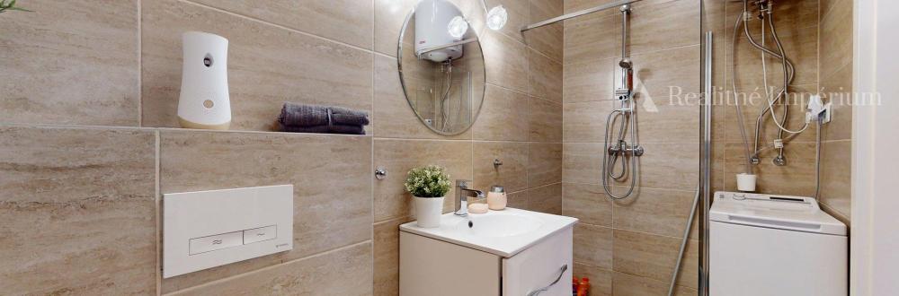 TOP MAKLÉR ponúka jedinečný 2-izbový mezonet, ktorý vás chytí za srdce – Rovinka, Hlavná ulica