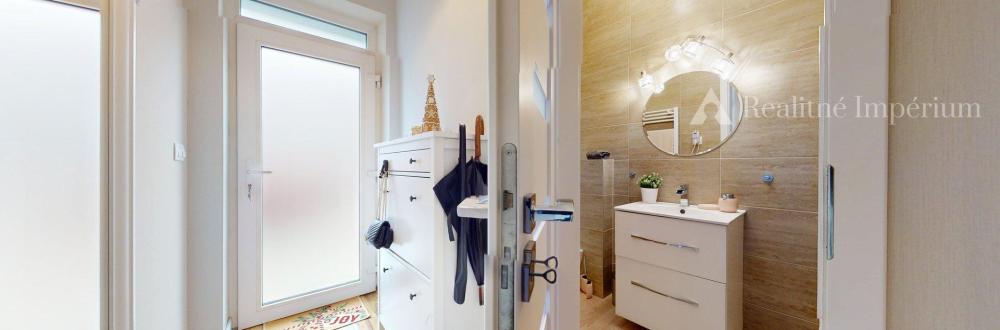 TOP MAKLÉR ponúka jedinečný 2-izbový mezonet, ktorý vás chytí za srdce – Rovinka, Hlavná ulica