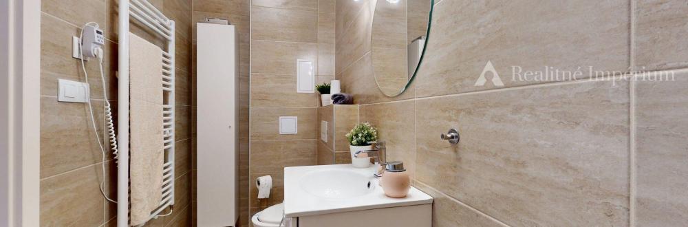 TOP MAKLÉR ponúka jedinečný 2-izbový mezonet, ktorý vás chytí za srdce – Rovinka, Hlavná ulica