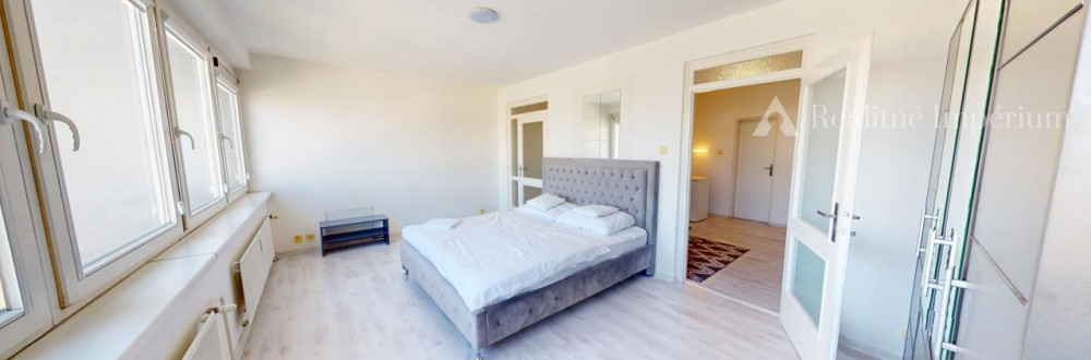 TOP MAKLÉR ponúka byt s výhľadom na HRAD, UFO a STARÉ MESTO - vhodné na AIRBNB