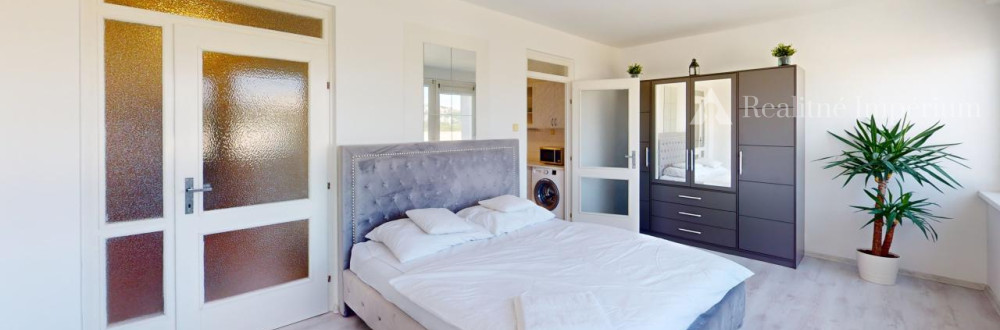 TOP MAKLÉR ponúka byt s výhľadom na HRAD, UFO a STARÉ MESTO - vhodné na AIRBNB