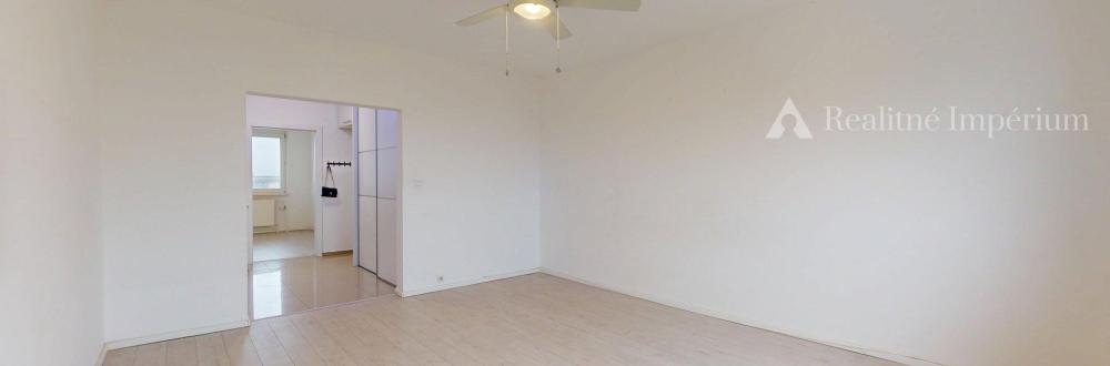 🏆 TOP MAKLÉR ponúka 3-izbový byt na Budatínskej 77