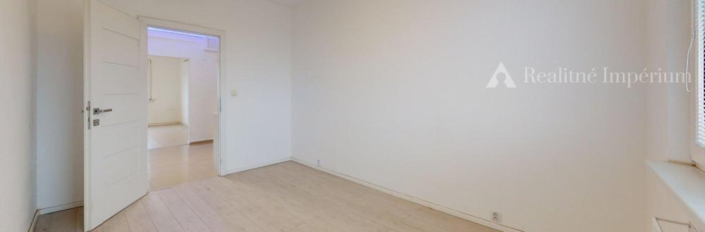 🏆 TOP MAKLÉR ponúka 3-izbový byt na Budatínskej 77