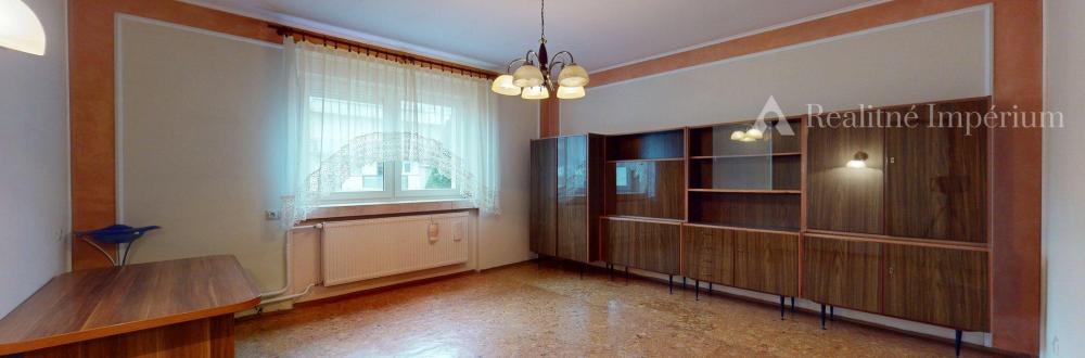 TOP MAKLÉR ponúka na predaj rodinný dom v pokojnej časti BA