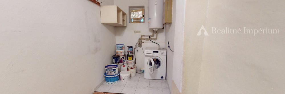 TOP MAKLÉR ponúka na predaj rodinný dom v pokojnej časti BA