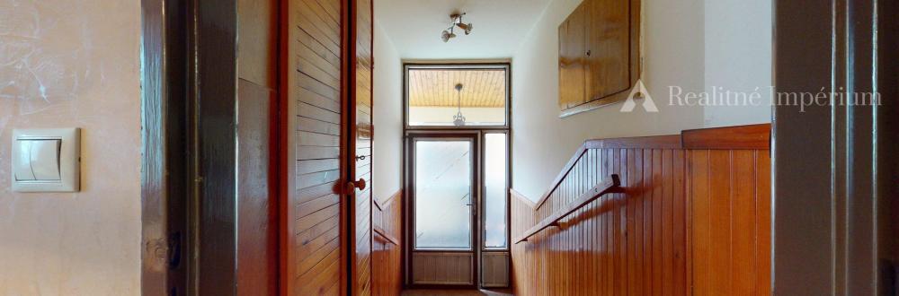 TOP MAKLÉR ponúka na predaj rodinný dom v pokojnej časti BA