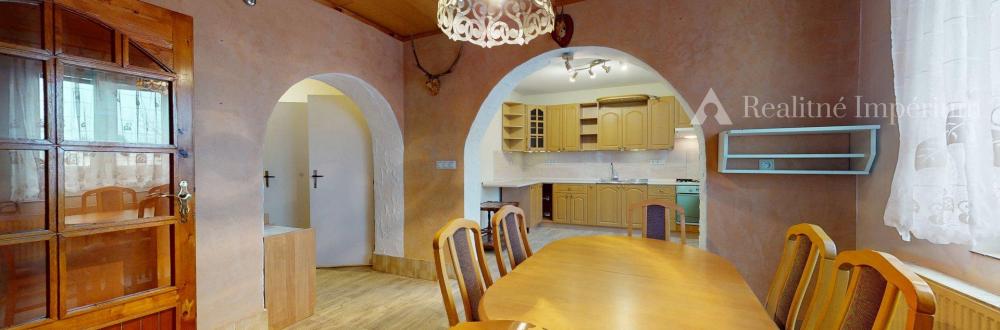 TOP MAKLÉR ponúka na predaj rodinný dom v pokojnej časti BA