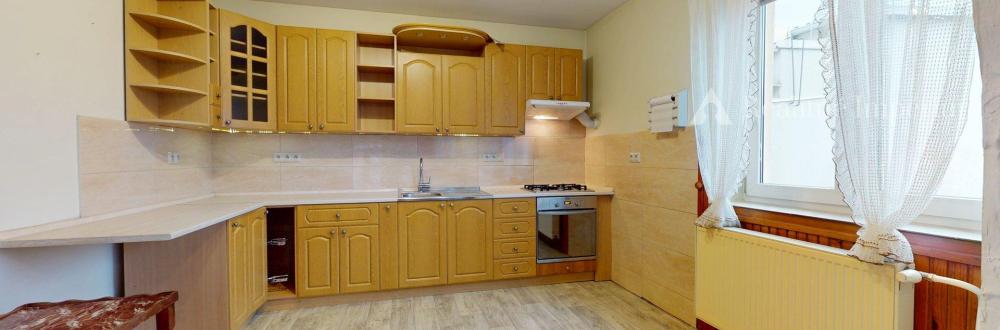 TOP MAKLÉR ponúka na predaj rodinný dom v pokojnej časti BA