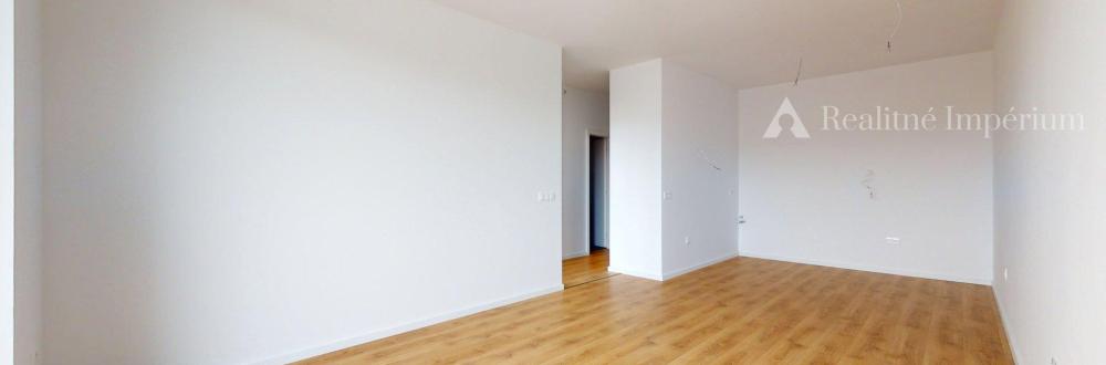 TOP MAKLÉR ponúka svetlý 2-izbový apartmán