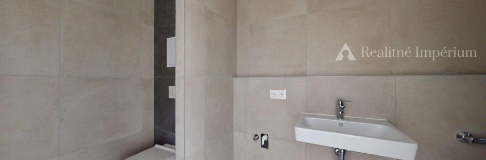 TOP MAKLÉR ponúka svetlý 2-izbový apartmán
