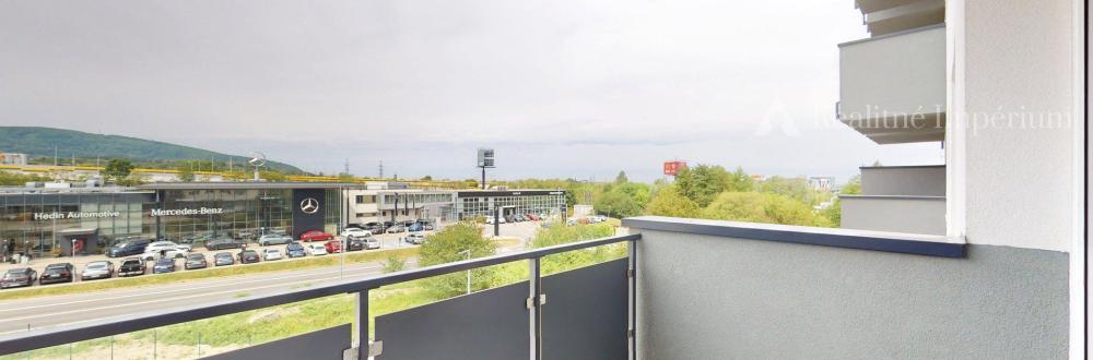 TOP MAKLÉR ponúka svetlý 2-izbový apartmán