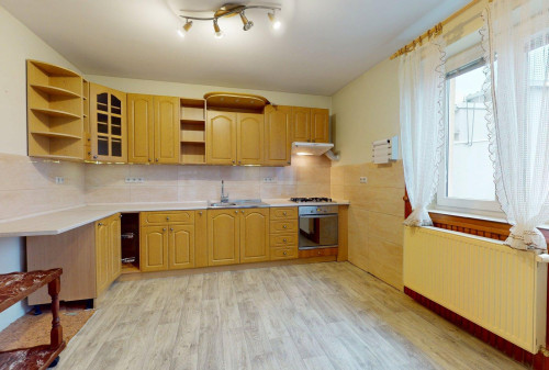 TOP MAKLÉR ponúka na predaj rodinný dom v pokojnej časti BA