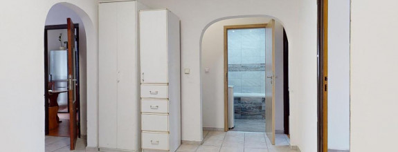 REZERVOVANÉ - Veľký 4-izbový byt s prerobenou kúpeľňou