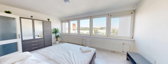 TOP MAKLÉR ponúka byt s výhľadom na HRAD, UFO a STARÉ MESTO - vhodné na AIRBNB